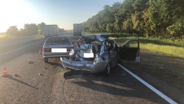 Фура протаранила патрульный автомобиль ДПС на Ставрополье